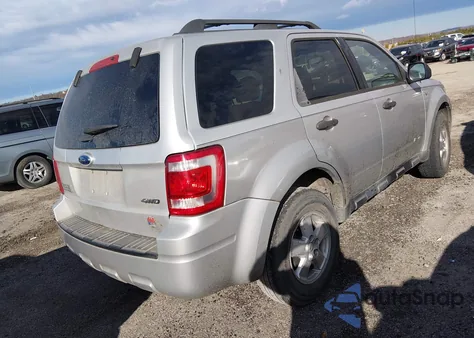 2008 Ford Escape Xlt z USA, uszkodzony, nr VIN 1FMCU93158KB75818
